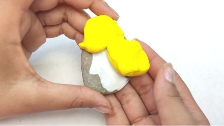 Step 5 Faces Rock Painting Tutorial Yellow Light Clay